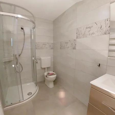 Laura Farm ポドチェトルテク