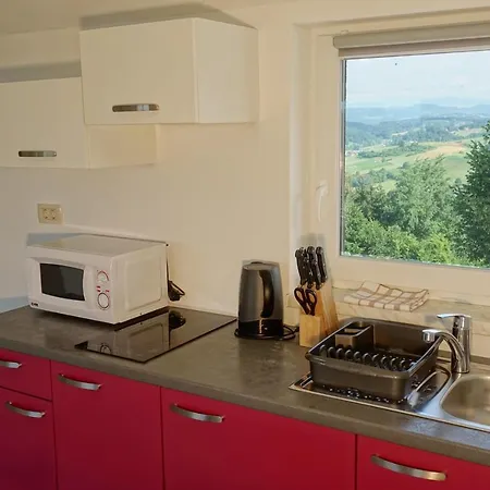 アパート Laura Farm ポドチェトルテク