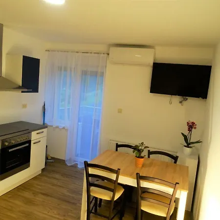 Laura Farm アパート *