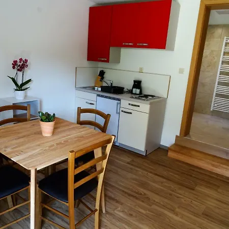 Laura Farm アパート *