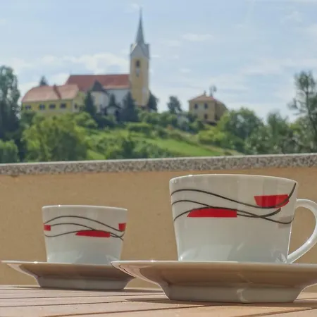 Laura Farm アパート