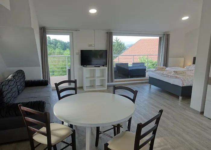 Laura Farm פודצ'טרטק